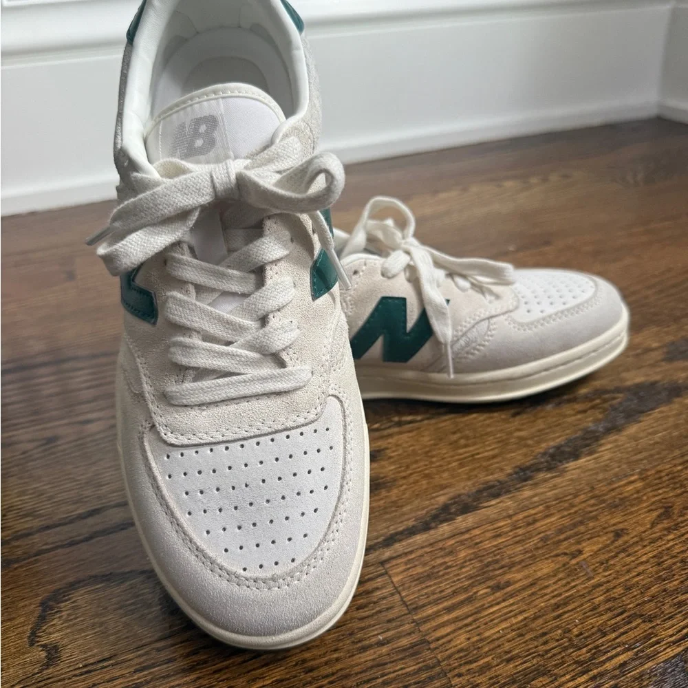 New Balance Men's Off-white  Boston Mass T500 - SEA SALT / MARSH GREEN Sz 7